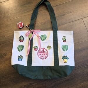 Trader Joe's Large Green Plant Decorated Tote Bag With Keychains NWOT